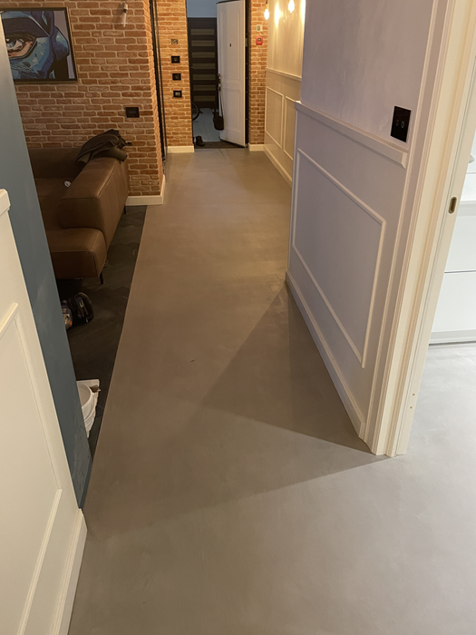 нанесение микроцемента на плитку